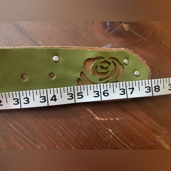 Gorgeous NEW “ROUGH ROSES’ handmade leather belt - Picture 2 of 9